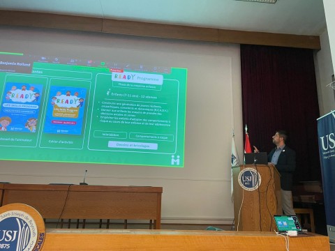 Bechara mempresentasikan kisah sukses dari program anak usia dini yang dilaksanakan Mentor Arabia di wilayah tersebut.